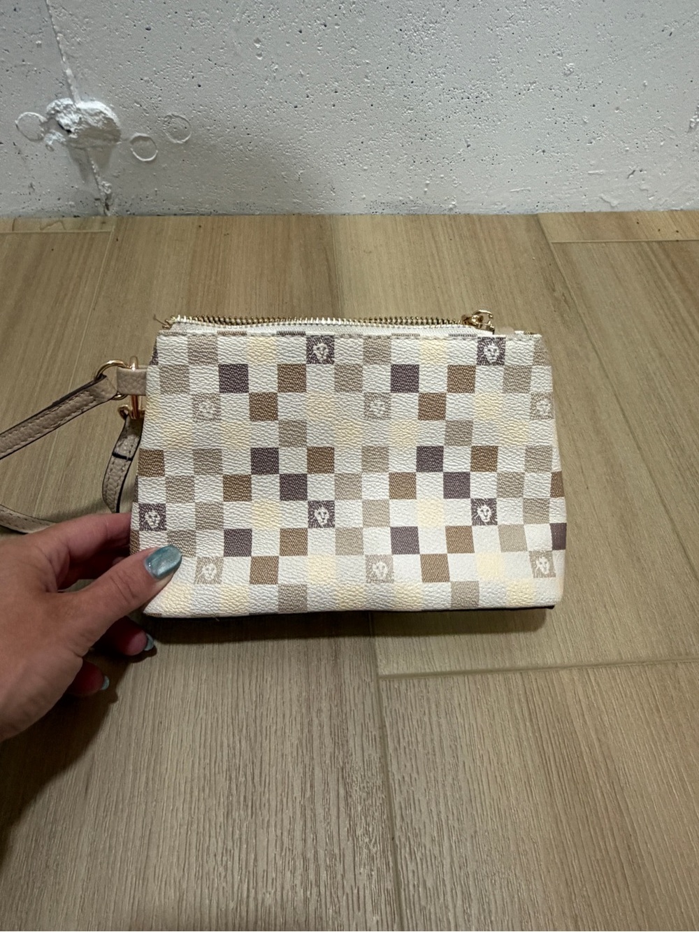 NWOT Anne Klein Checkered Wristlet
